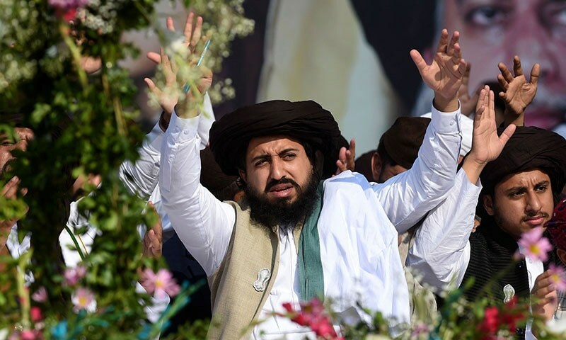 Saad Rizvi, (C), leader of Tehreek-e-Labbaik Pakistan (TLP) party